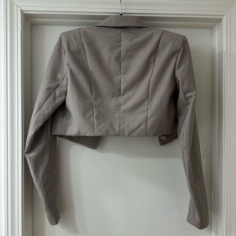 NWT PrettyLittleThing Taupe Oversized Cropped Blazer, Size 2 - Picture 5 of 8